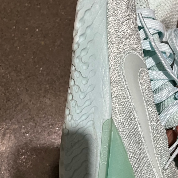 Nike - Picture 5 of 9